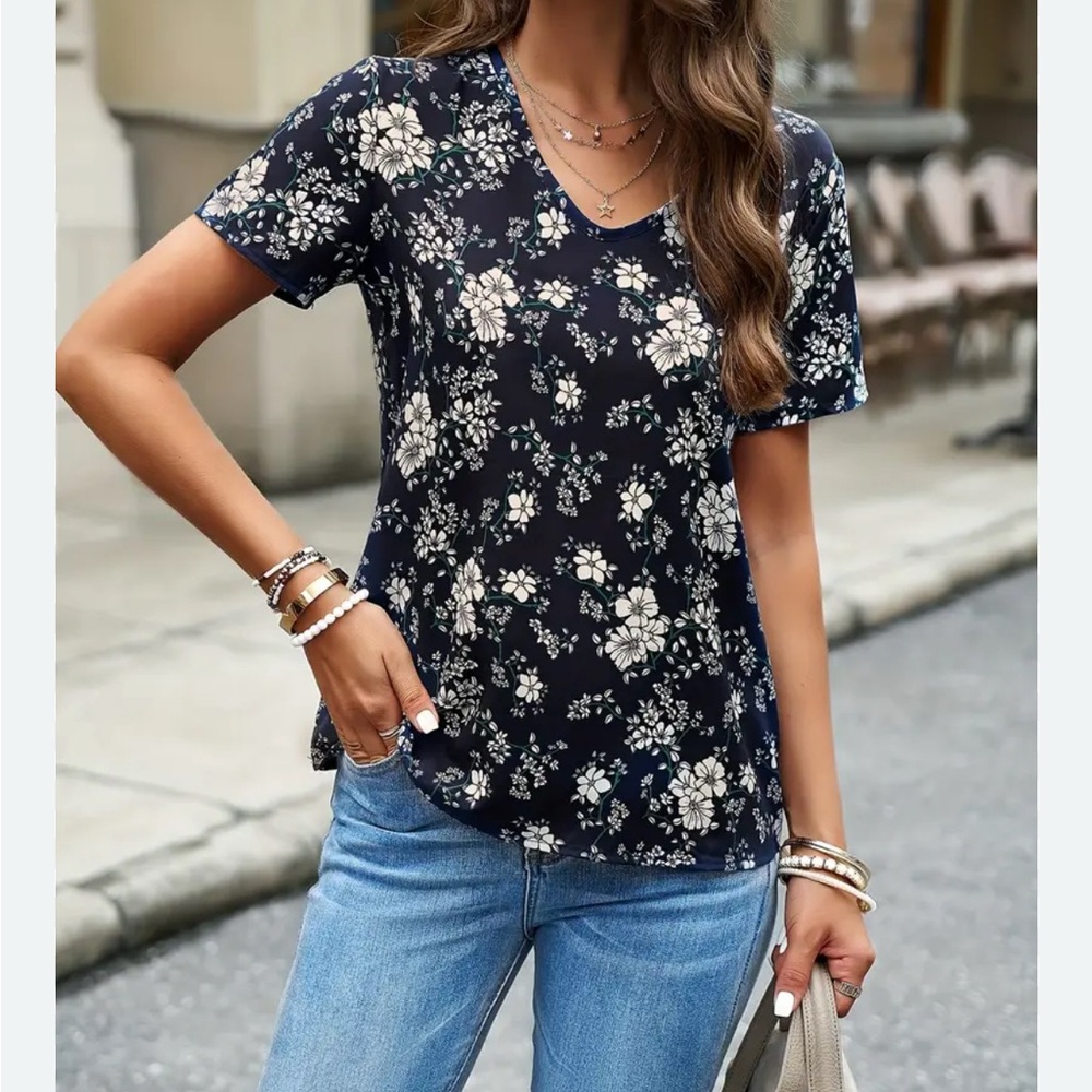 Plus Size Floral V-Neck Navy Blue Women’s Short Sleeve Top Size 2XL